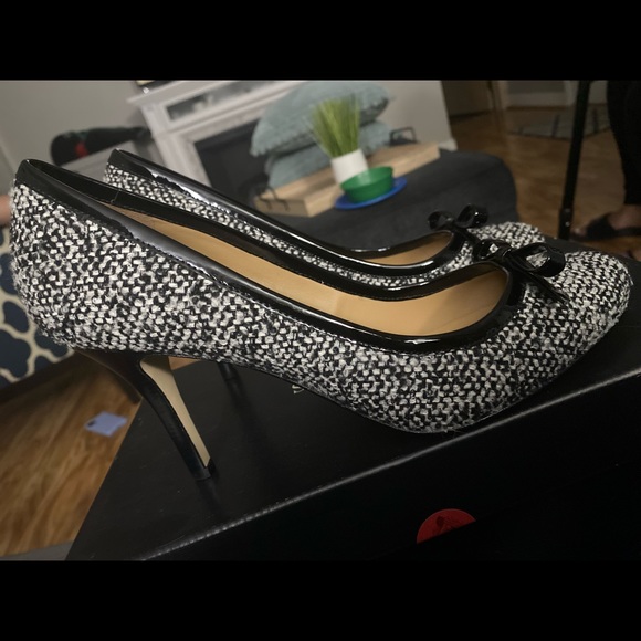 Womens Talbots black and white shoes - Picture 4 of 4